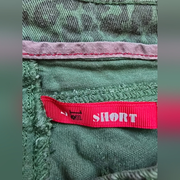 1st Kiss Green Leopard Print Junior's Shorts - Picture 8 of 8